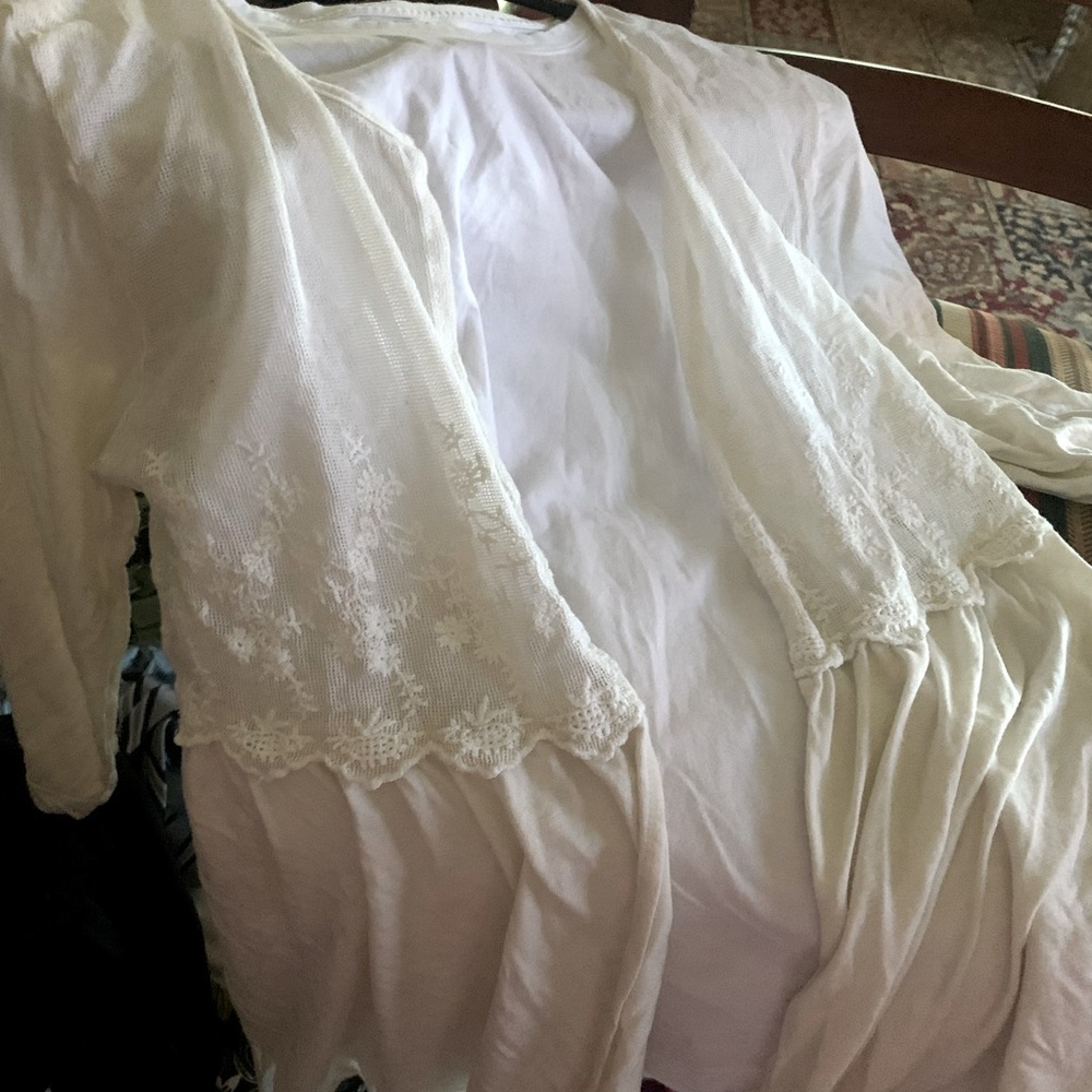 Maurices Large White shirt (2 pc)